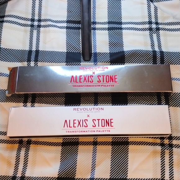 Makeup Revolution London Eyeshadow Palette - Picture 2 of 4